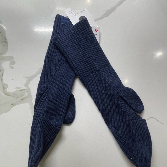 Lululemon Women’s Twist Knit Mittens Blue NWT XS/S - Picture 7 of 12